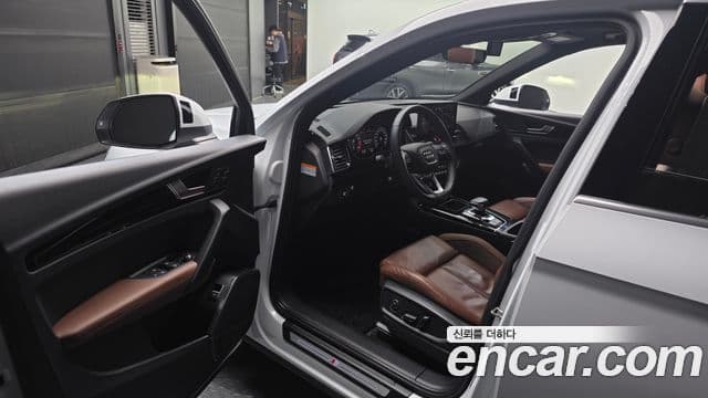 Audi Q5 2021 — Şəkil 10/20