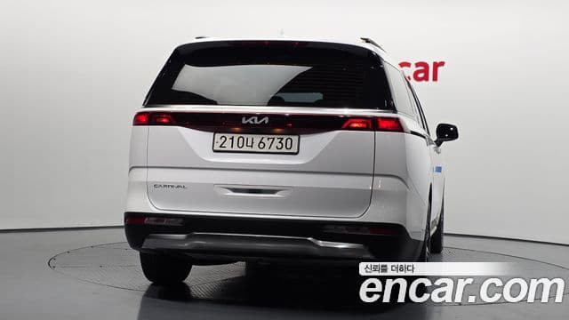 Kia Carnival 2022 — ფოტო 4/20