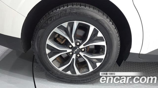 Kia Carnival 2022 — ფოტო 5/20