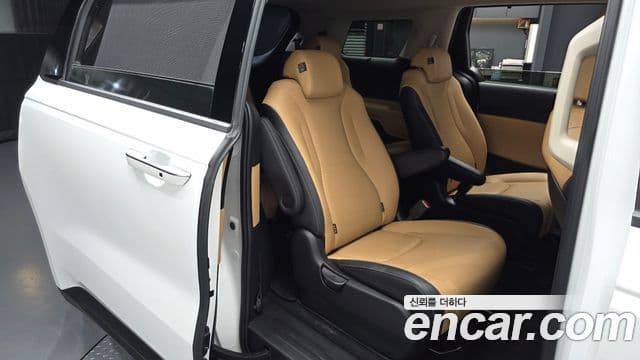 Kia Carnival 2022 — ფოტო 12/20