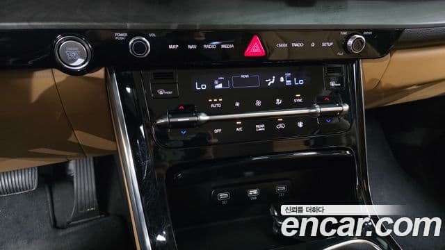 Kia Carnival 2022 — ფოტო 17/20