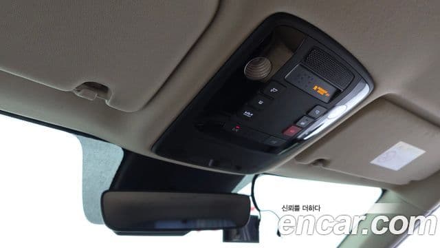 Kia Carnival 2022 — ფოტო 18/20