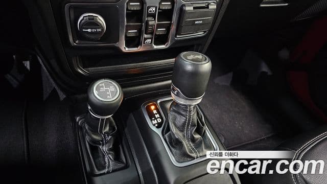 Jeep Wrangler 2023 — Şəkil 9/20
