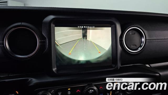 Jeep Wrangler 2023 — Şəkil 15/20