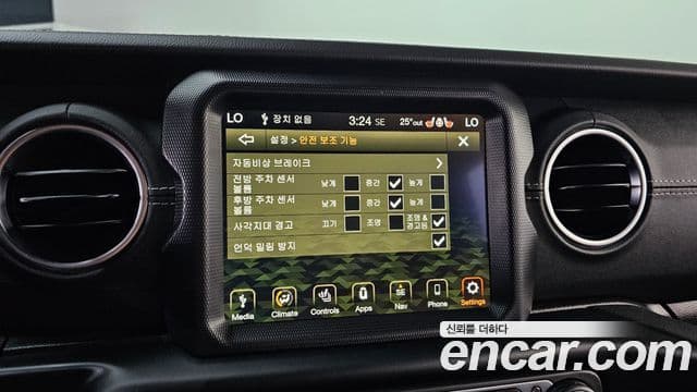 Jeep Wrangler 2023 — Şəkil 16/20