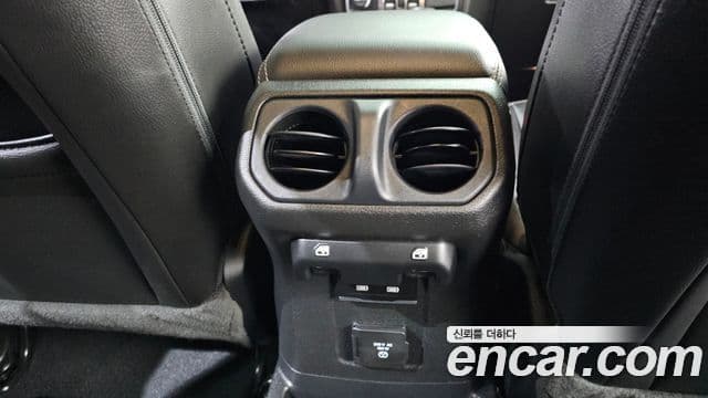 Jeep Wrangler 2023 — Şəkil 25/30