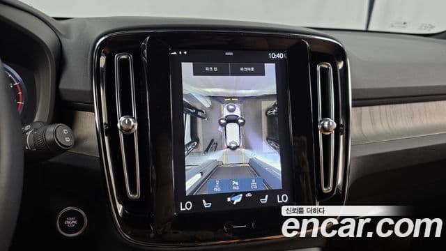 Volvo XC40 2019 — ფოტო 15/34
