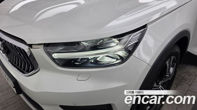 Volvo XC40 2019 — ფოტო 7/34