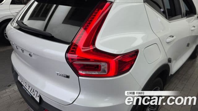 Volvo XC40 2019 — ფოტო 4/34
