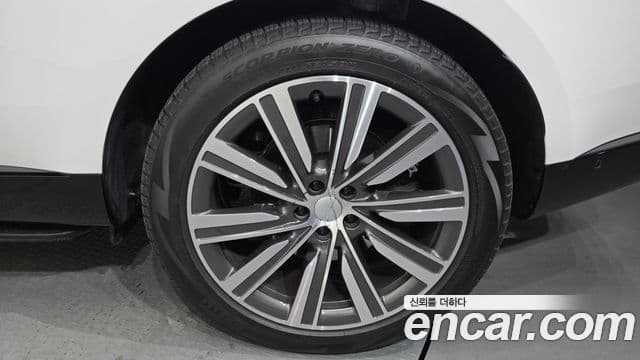 Land Rover Range Rover 2024 — Photo 13/41