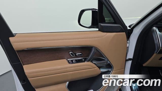 Land Rover Range Rover 2024 — Photo 31/41