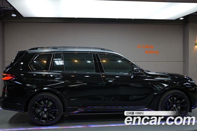 BMW X7 2023 — ფოტო 5/20