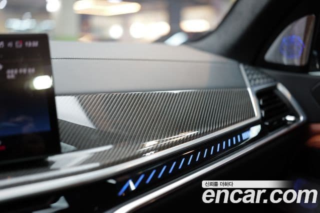 BMW X7 2023 — ფოტო 16/20