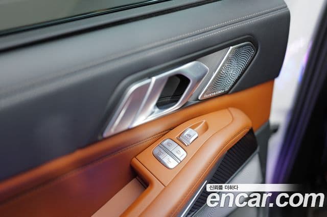 BMW X7 2023 — ფოტო 17/20