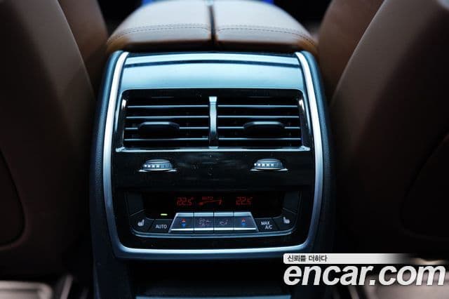 BMW X7 2023 — ფოტო 18/20