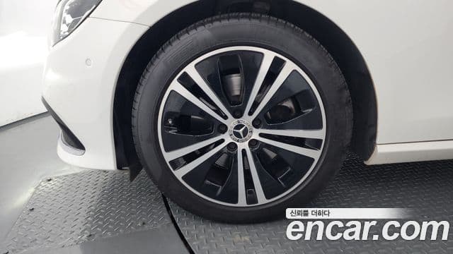 Mercedes-Benz E-Class 2020 — фото 4 из 20