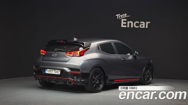 Hyundai Veloster 2021 — Фото 2/20