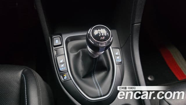 Hyundai Veloster 2021 — Фото 9/20