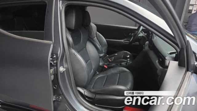 Hyundai Veloster 2021 — Фото 12/20