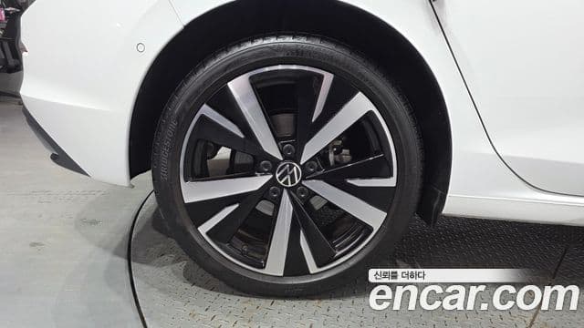 Volkswagen Golf 2025 — Photo 20/32