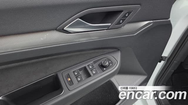 Volkswagen Golf 2025 — Photo 17/32