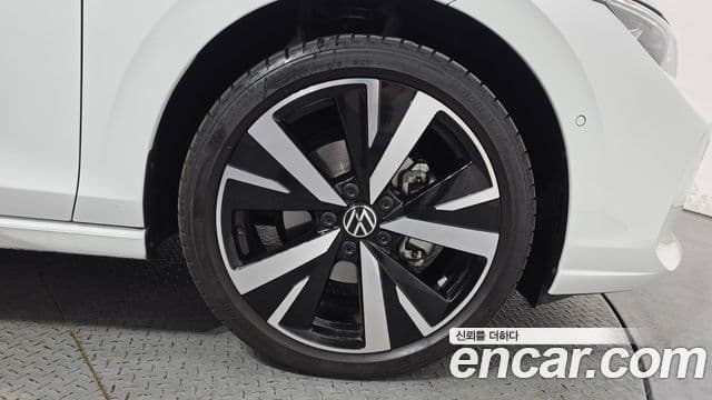 Volkswagen Golf 2025 — Photo 26/32