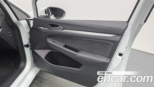 Volkswagen Golf 2025 — Photo 31/32