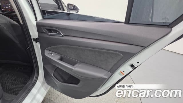 Volkswagen Golf 2025 — Photo 13/32