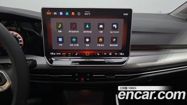 Volkswagen Golf 2025 — Photo 19/32