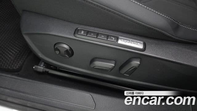 Volkswagen Golf 2025 — Photo 21/32