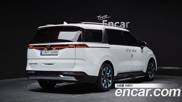 Kia Carnival 2020 — ფოტო 2/20