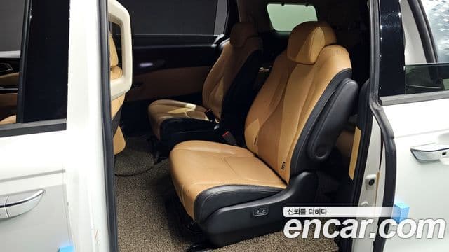 Kia Carnival 2020 — ფოტო 11/20