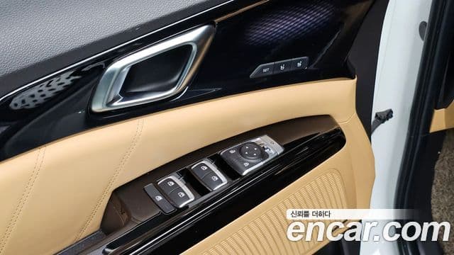 Kia Carnival 2020 — ფოტო 17/20