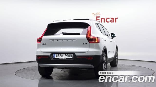 Volvo XC40 2024 — ფოტო 4/20