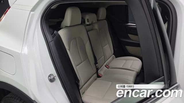 Volvo XC40 2024 — Photo 15/30