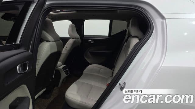 Volvo XC40 2024 — ფოტო 12/20