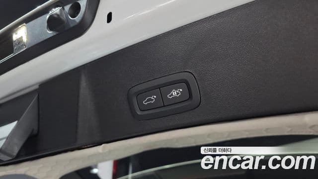 Volvo XC40 2024 — ფოტო 16/20
