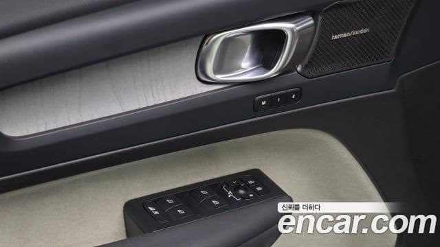 Volvo XC40 2024 — ფოტო 17/20