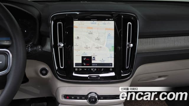 Volvo XC40 2024 — ფოტო 18/20