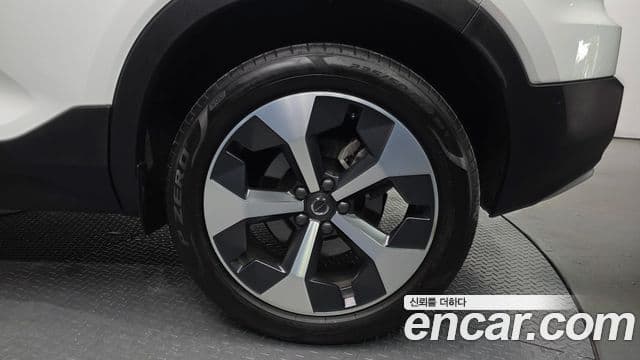 Volvo XC40 2024 — Photo 22/30