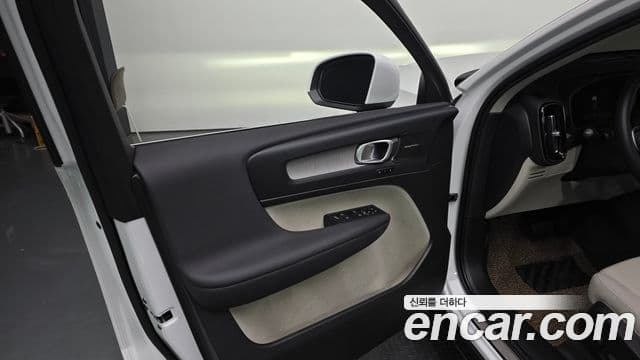 Volvo XC40 2024 — Photo 5/30