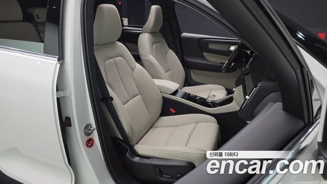 Volvo XC40 2024 — Photo 23/30