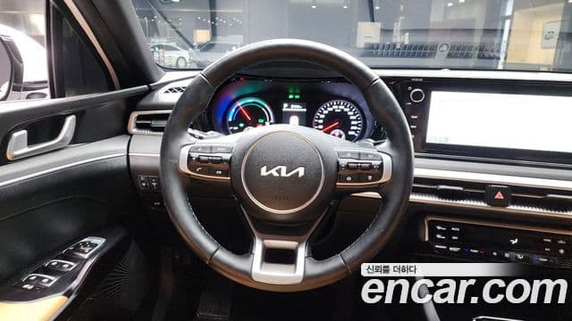 Kia K5 2023 — Şəkil 14/20