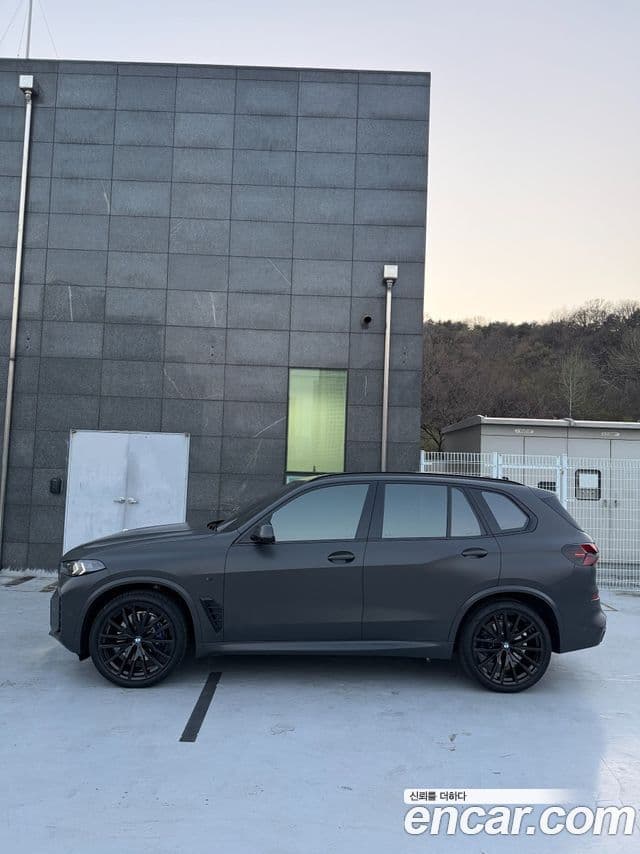 BMW X5 2025 — ფოტო 11/12