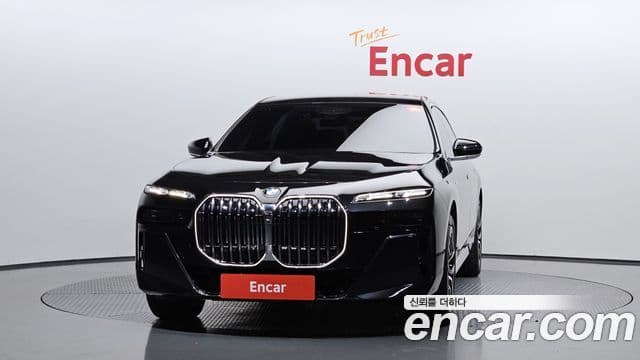 BMW 7 Series 2023 — ფოტო 3/20