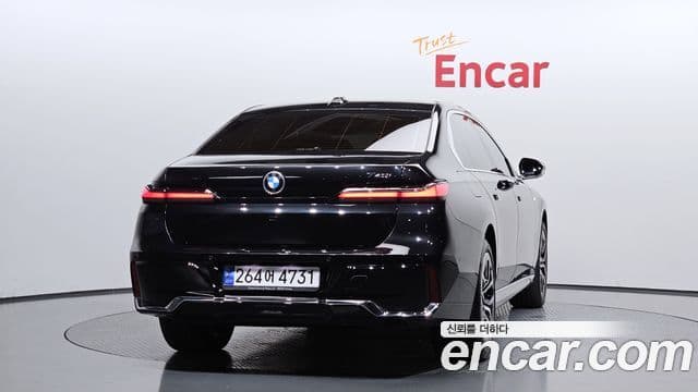 BMW 7 Series 2023 — ფოტო 4/20