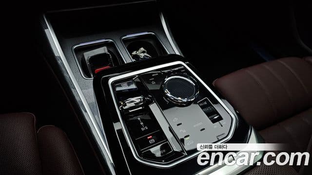 BMW 7 Series 2023 — ფოტო 9/20
