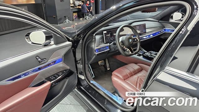 BMW 7 Series 2023 — ფოტო 10/20