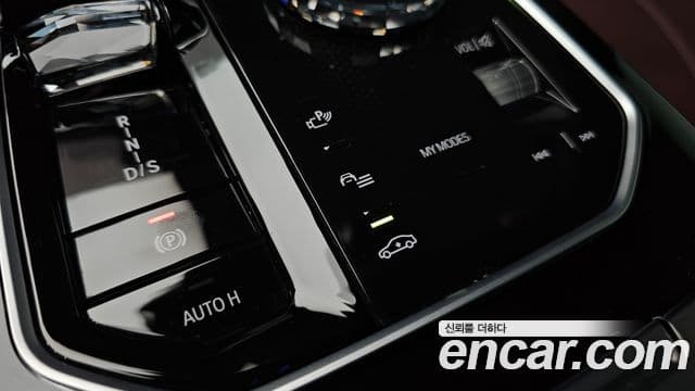 BMW 7 Series 2023 — ფოტო 17/20
