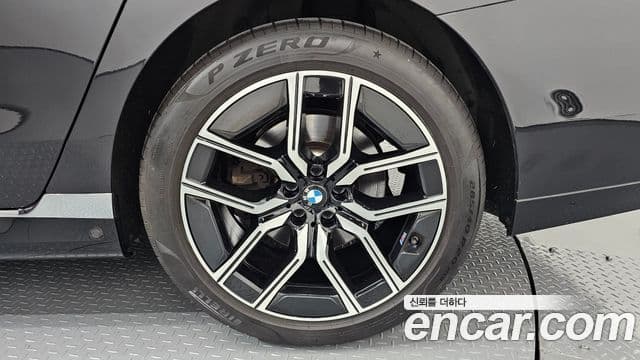 BMW 7 Series 2023 — Photo 10/30